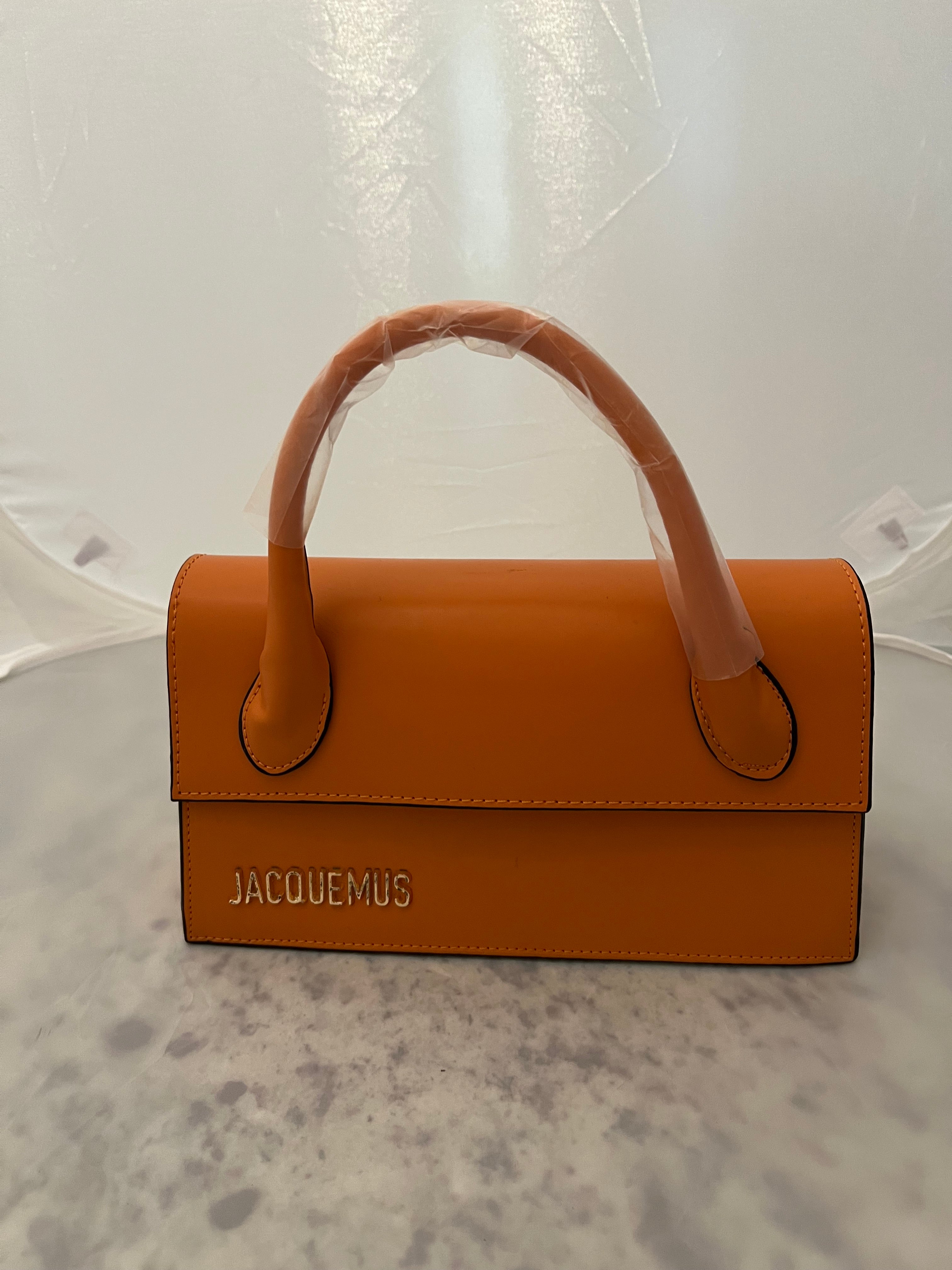Jacquemus Pursues