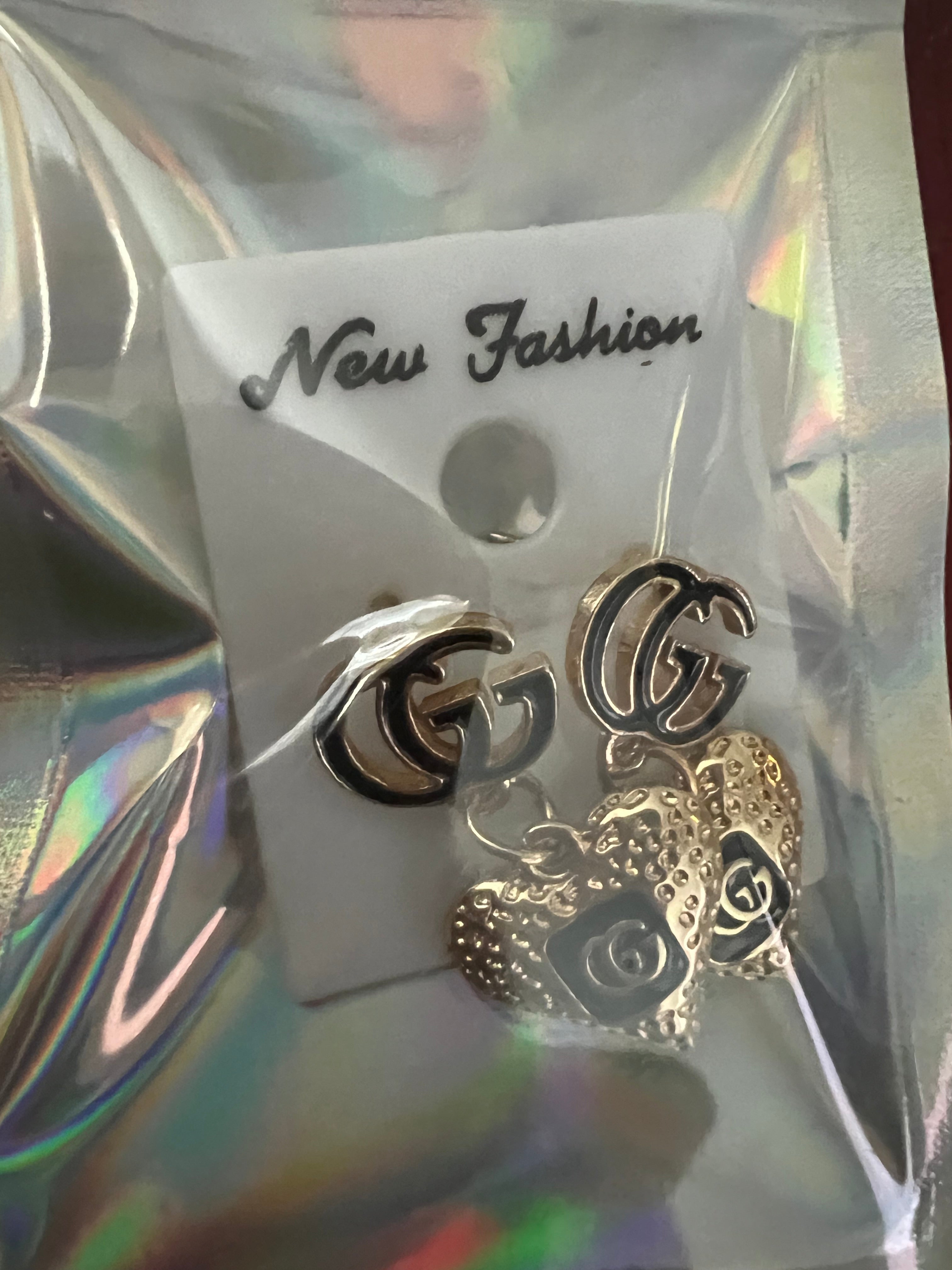 GG Heart Earrings (White)